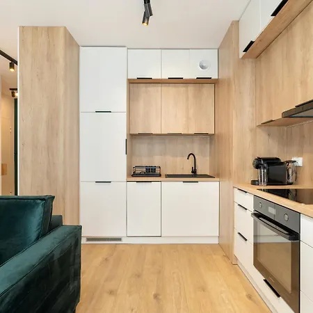 Apartment Cozy With Parking In By Renters Poznan
