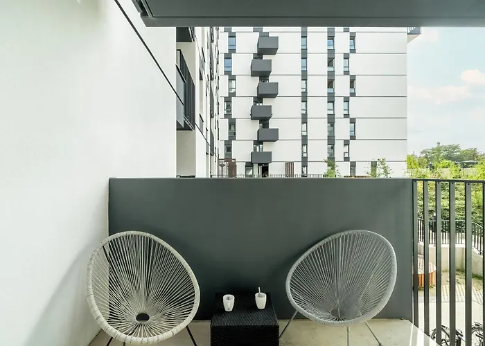 Cozy With Parking In By Renters דירה פוזנן