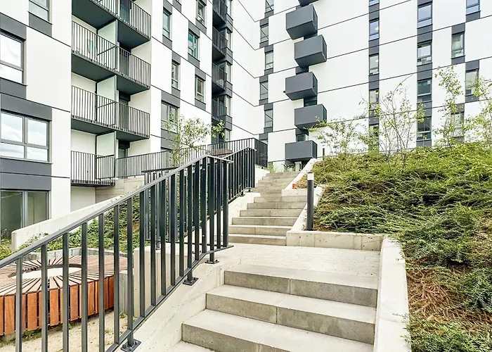 Cozy With Parking In By Renters דירה