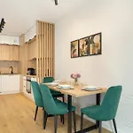 Cozy With Parking In By Renters Poznan