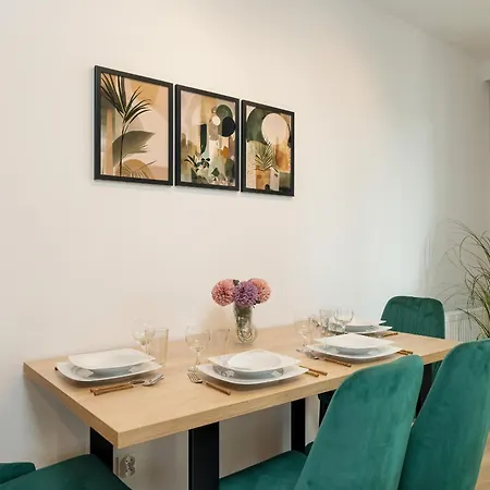 Cozy With Parking In By Renters Apartamento Poznań