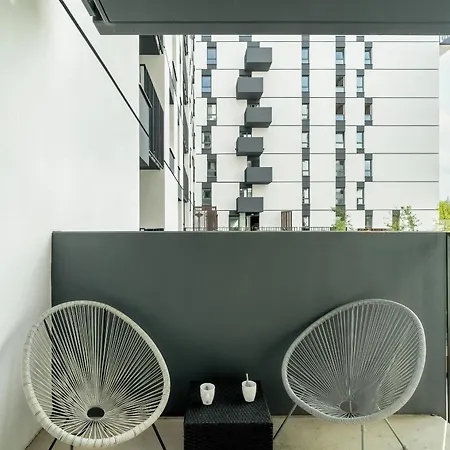 Cozy With Parking In By Renters Lägenhet Poznań