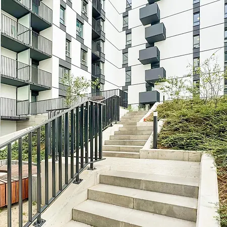 Cozy With Parking In By Renters Lägenhet