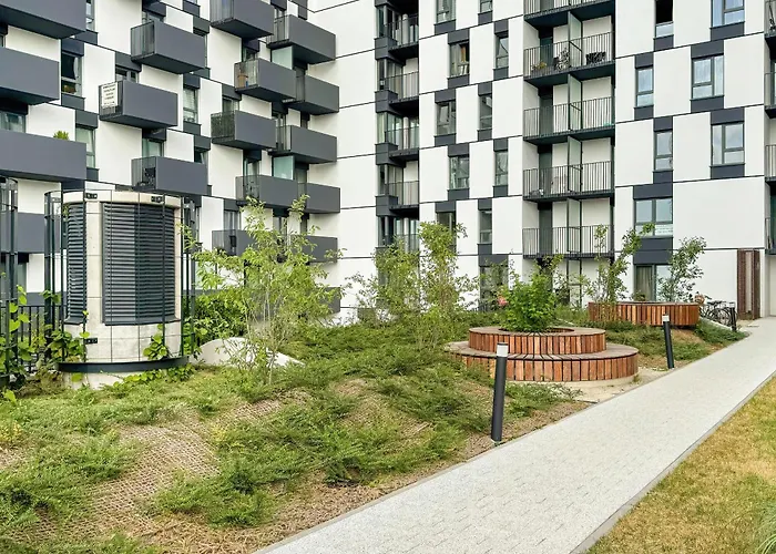 Lägenhet Cozy With Parking In By Renters Poznań